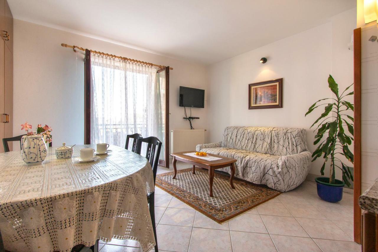 Irena'S Place A1 Rovinj Bagian luar foto