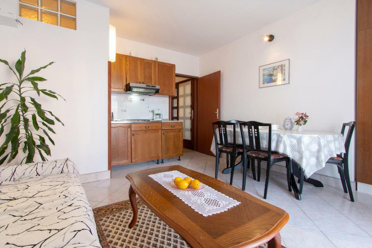 Irena'S Place A1 Rovinj Bagian luar foto
