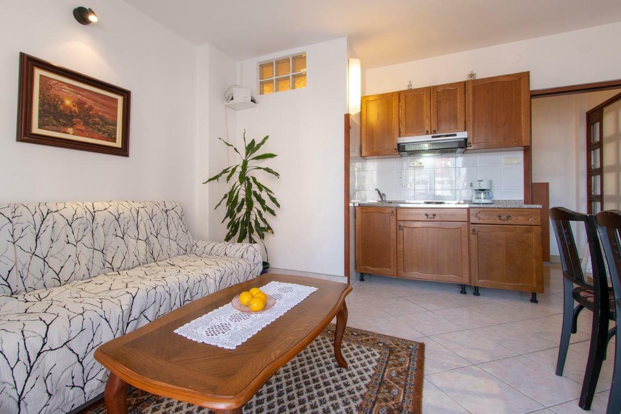 Irena'S Place A1 Rovinj Bagian luar foto