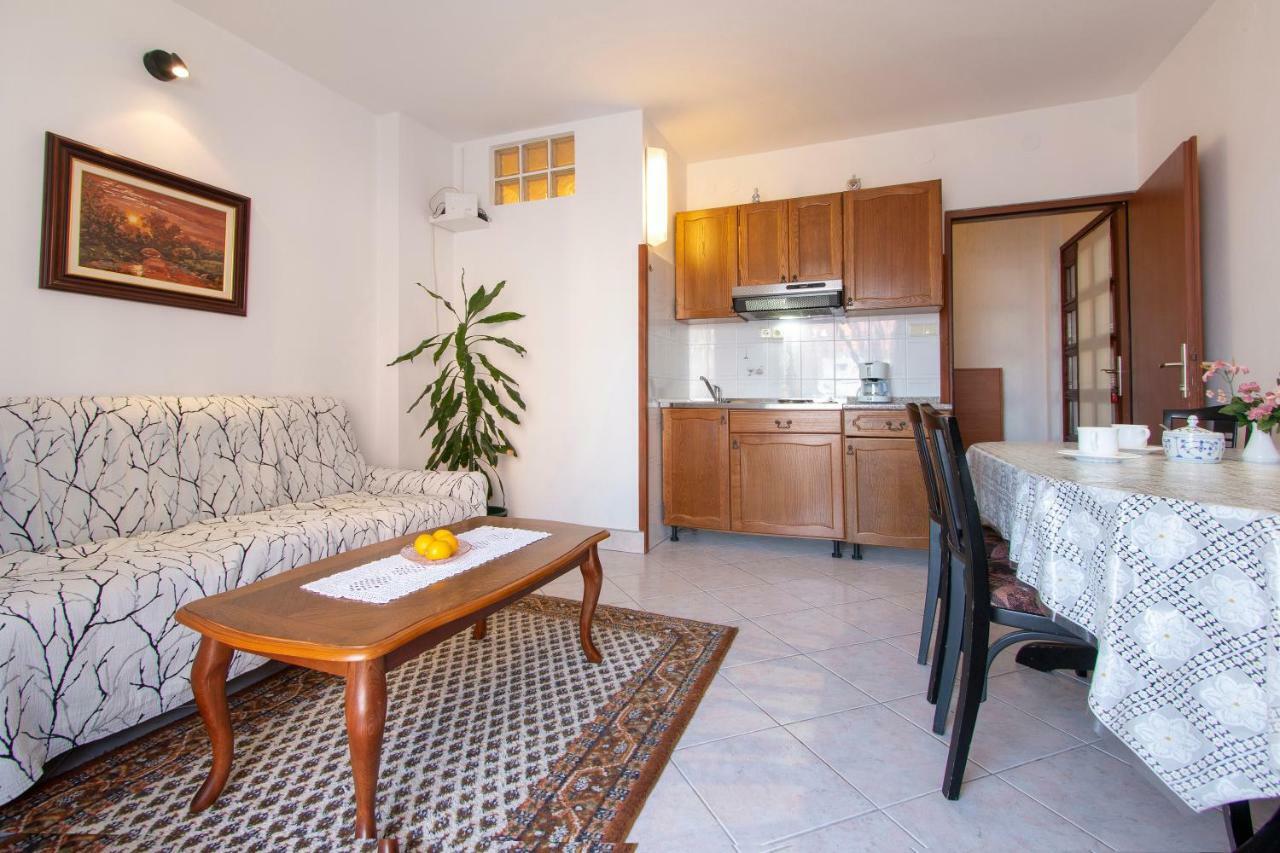 Irena'S Place A1 Rovinj Bagian luar foto